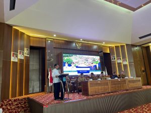 KKN UIN Raden Fatah angkatan 83 berjumlah 1000 mahasiswa lokasi KKN di kab. Ogan Ilir titik lokasi di 64 desa dan langsung diserah kan oleh Rektor Prof. Dr Muhammad Adil MA ( 1/7 ) hadir jg wakil rektor 3, Dr. Syahril Jamil. MAg, Ketua LP2M, Dr. Yenrizal MSi, dan para dosen pembimbing Lapangan , penyerahan mahasiswa KKN lgsg ke Wakil Bupati Ogan Ilir, H Ardani SH. MH bertempat di Pemkab. OI